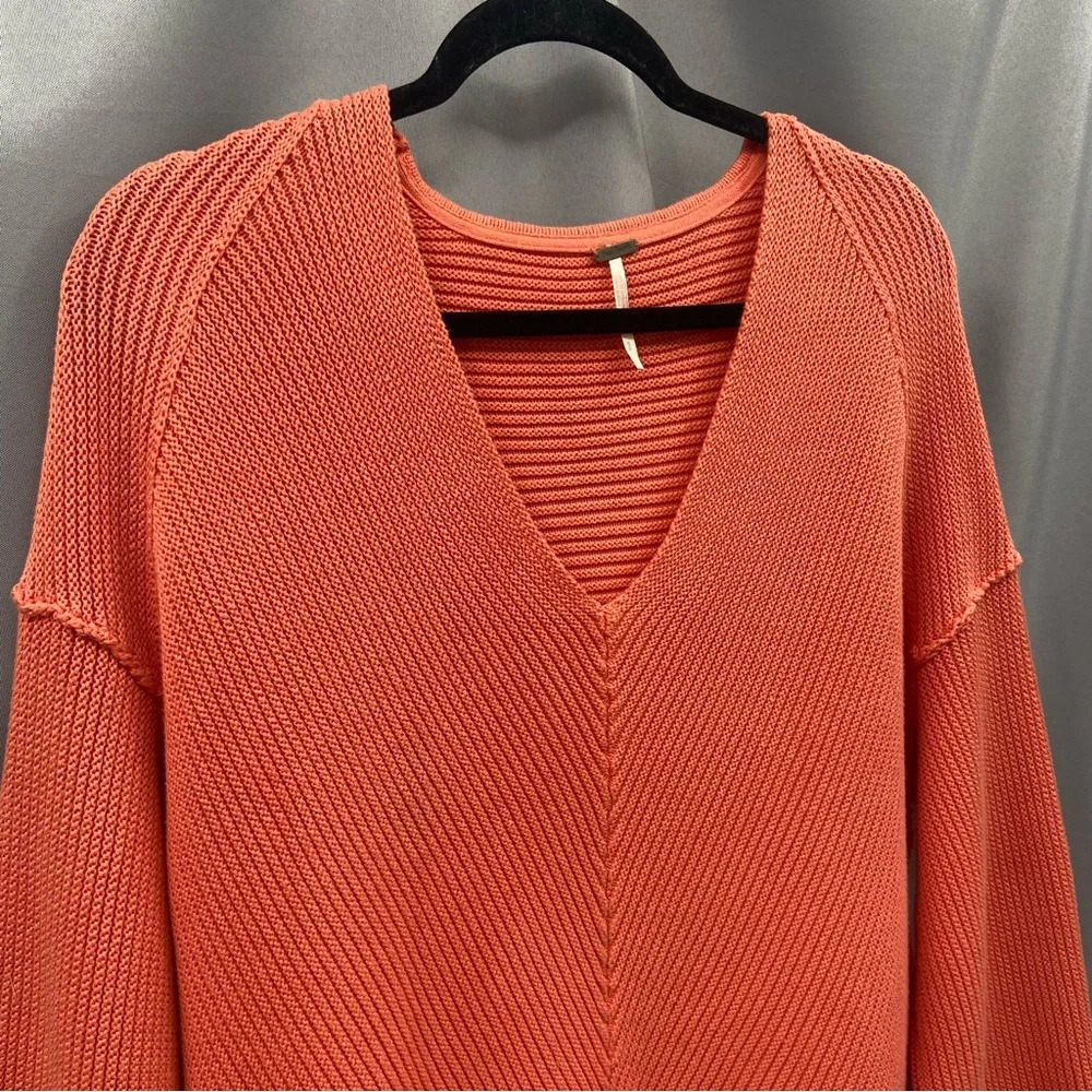 FREE PEOPLE La Brea Oversized Heavy Knit V-Neck Ribbed Sweater in Coral Small - Picture 3 of 10